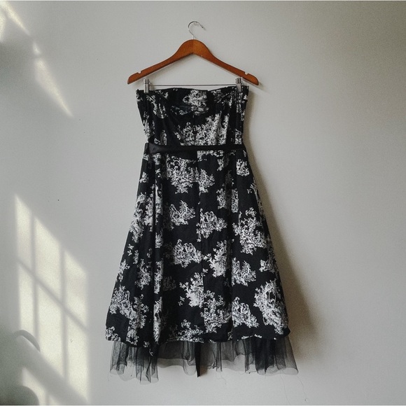 Elegant Black & White Floral Strapless Dress Knee Length Party/Cocktail - Picture 3 of 4